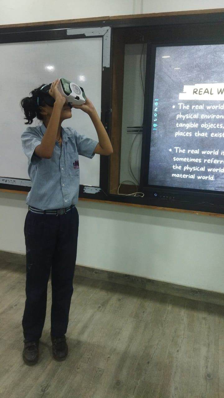 AUGMENTED REALITY/VIRTUAL REALITY Image 1